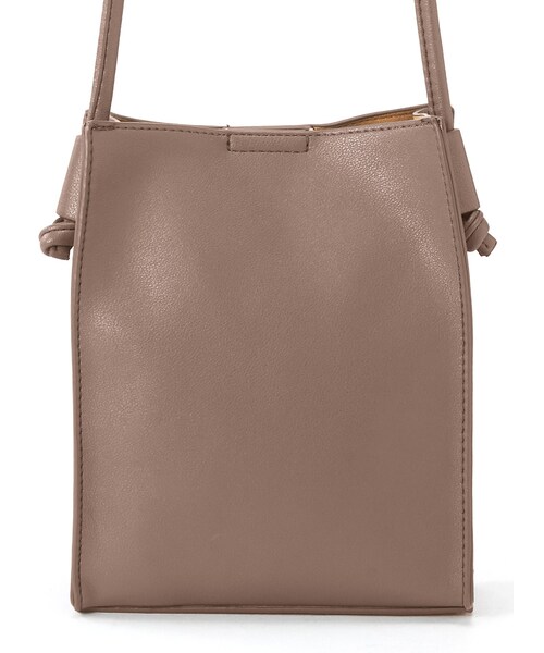 GRL（グレイル）の「スクエアレザーショルダーバッグ（ショルダーバッグ・レディース・グリーン/ベージュ/モカ/ブラック/アイボリー・F）」の4枚目の写真