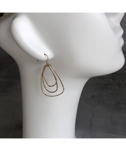 copine(コピン)の「華奢変形サークル3連ピアス/イヤリング【クリックポスト対象商品】(ピアス(両耳用)・レディース・その他)」の7枚目の写真