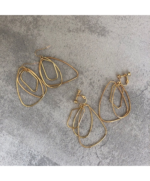 copine(コピン)の「華奢変形サークル3連ピアス/イヤリング【クリックポスト対象商品】(ピアス(両耳用)・レディース・その他)」の1枚目の写真