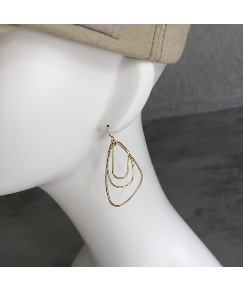 copine(コピン)の「華奢変形サークル3連ピアス/イヤリング【クリックポスト対象商品】(ピアス(両耳用)・レディース・その他)」の5枚目の写真