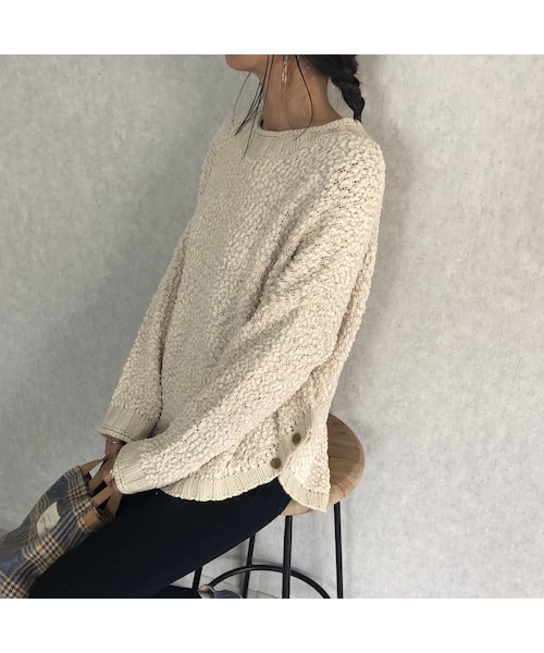 copine（コピン）の「12月2日再入荷!ふわっとした柔らかな肌触り！サイドボタンデザインラウンドヘムゆるニット(2color)（ニット/セーター・レディース・その他）」の14枚目の写真