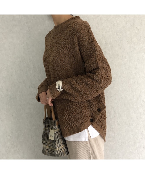 copine（コピン）の「12月2日再入荷!ふわっとした柔らかな肌触り！サイドボタンデザインラウンドヘムゆるニット(2color)（ニット/セーター・レディース・その他）」の6枚目の写真