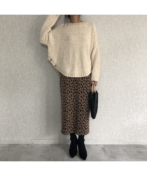 copine（コピン）の「12月2日再入荷!ふわっとした柔らかな肌触り！サイドボタンデザインラウンドヘムゆるニット(2color)（ニット/セーター・レディース・その他）」の8枚目の写真