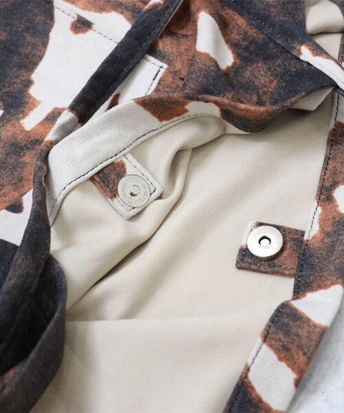 Sheson（シーズン）の「牛柄スウェードトートバッグ（トートバッグ・レディース・カウブラウン・FREE）」の6枚目の写真