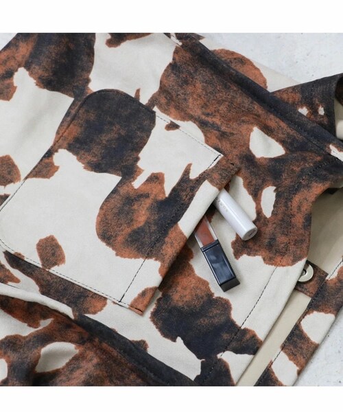 Sheson（シーズン）の「牛柄スウェードトートバッグ（トートバッグ・レディース・カウブラウン・FREE）」の7枚目の写真