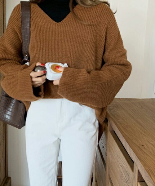 DHOLIC（ディーホリック）の「[ontheriver] アクリル混Vネックニット（ニット/セーター・レディース・オリーブ/ベージュ/ブラウン・ONESIZE）」の2枚目の写真