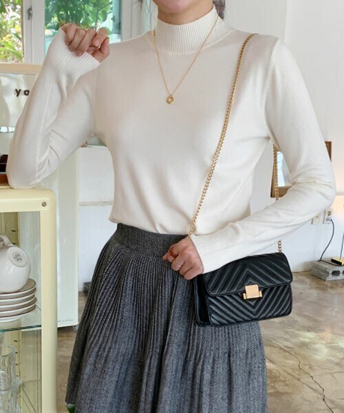 DHOLIC STYLE（ディーホリックスタイル）の「[66girls] カシミヤ混モックネックニット（ニット/セーター・レディース・ベージュ/ブラック/ホワイト/ブルー/レッド/パープル/グレー・FREE）」の2枚目の写真