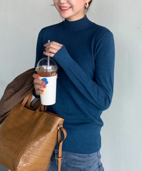 DHOLIC STYLE（ディーホリックスタイル）の「[66girls] カシミヤ混モックネックニット（ニット/セーター・レディース・ベージュ/ブラック/ホワイト/ブルー/レッド/パープル/グレー・FREE）」の5枚目の写真