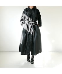 UNIVERSAL TISSU（ユニヴァーサルティシュ）の「UNIVERSAL TISSU｜ ユニヴァーサルティシュ｜クラシックギャザーシャツドレス｜UT210OP033｜ブラック（ワンピース）」