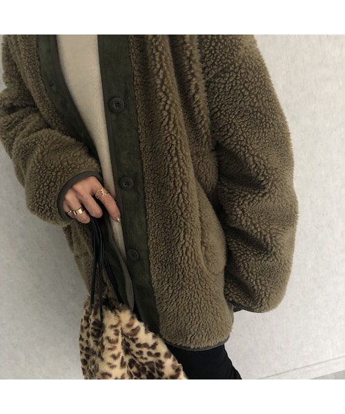 copine（コピン）の「12月10日再々入荷！ゆったりオーバーサイズ！コーデュロイ切替デザインノーカラーボアコート（その他アウター・レディース・その他）」の7枚目の写真
