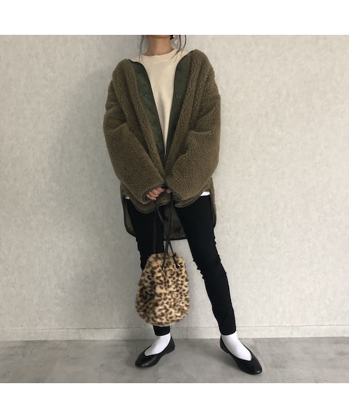 copine（コピン）の「12月10日再々入荷！ゆったりオーバーサイズ！コーデュロイ切替デザインノーカラーボアコート（その他アウター・レディース・その他）」の4枚目の写真