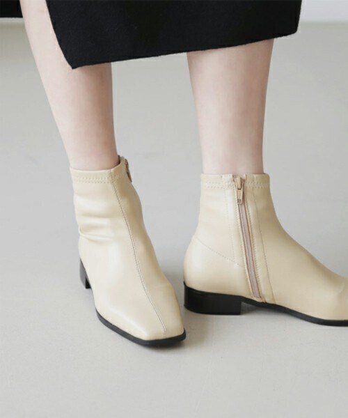 DHOLIC（ディーホリック）の「ステッチショートブーツ（ブーツ・レディース・ディープスカイブルー/イエロー/ブラック/ベージュ・225/230/235/240/245/250）」の4枚目の写真