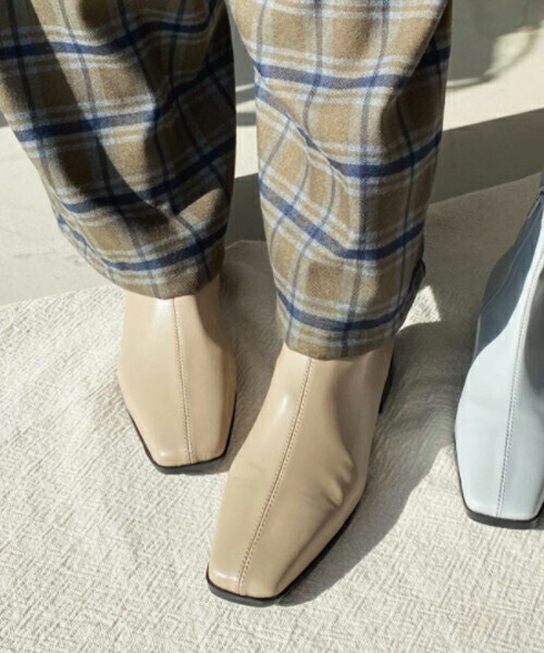 DHOLIC（ディーホリック）の「ステッチショートブーツ（ブーツ・レディース・ディープスカイブルー/イエロー/ブラック/ベージュ・225/230/235/240/245/250）」の3枚目の写真