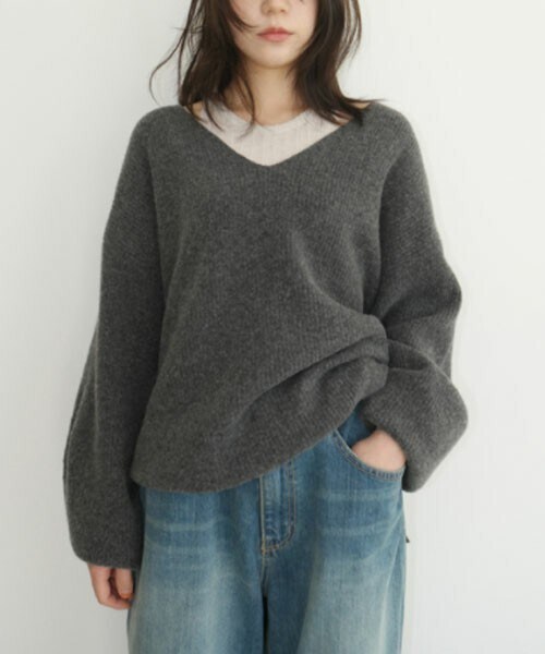 DHOLIC STYLE（ディーホリックスタイル）の「[aftermonday] ワイドVネックニット（ニット/セーター・レディース・ブラック/ブラウン/ベージュ/ホワイト/グレー・FREE）」の3枚目の写真