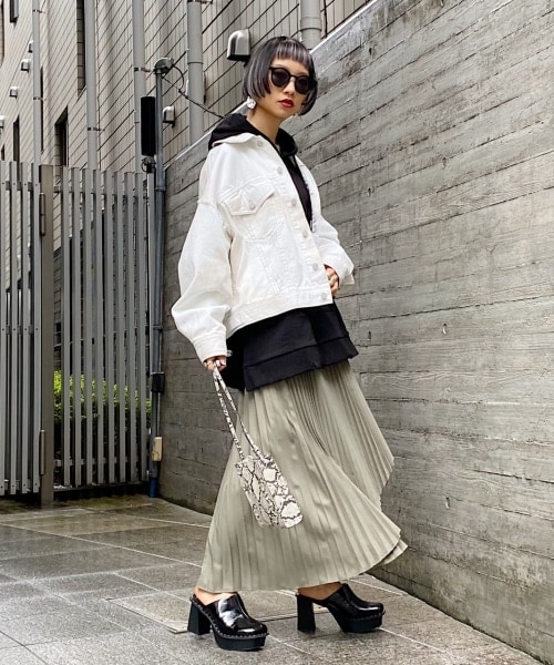 PAGEBOY(ページボーイ)の「【WEB先行予約】ヘビーソールサボ(シューズ・レディース・パイソン/ブラック・M(23.5cm), L(24.5cm))」の5枚目の写真
