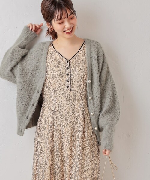 natural couture(ナチュラルクチュール)の「ほわほわフェザー柄編み2WAYニットプルオーバー(カーディガン/ボレロ・レディース・アイボリー/ラベンダー/グレー・FREE)」の2枚目の写真