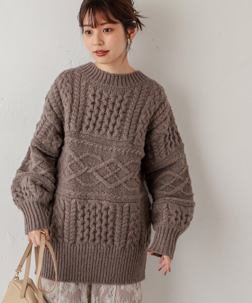 natural couture（ナチュラルクチュール）の「【WEB限定カラー有り】キャッチーなバックリボンケーブルニット（ニット/セーター・レディース・オフホワイト/ミント/モカ/チャコールグレー/ピンクベージュ・FREE）」の2枚目の写真
