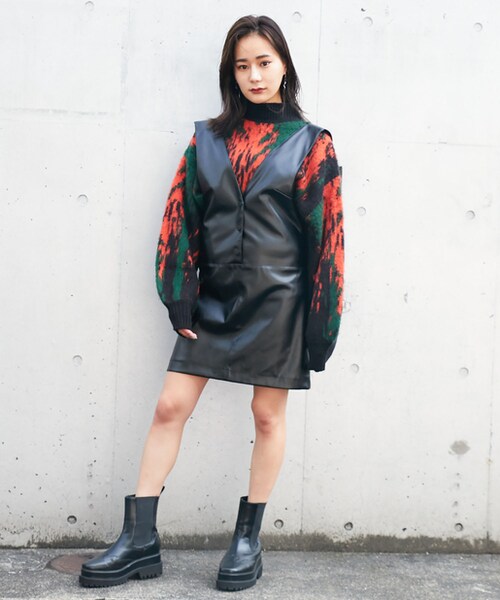 BARAK（バラク）の「エコレザージャンプスカート（ワンピース・レディース・ベージュ/ブラック・F）」の2枚目の写真