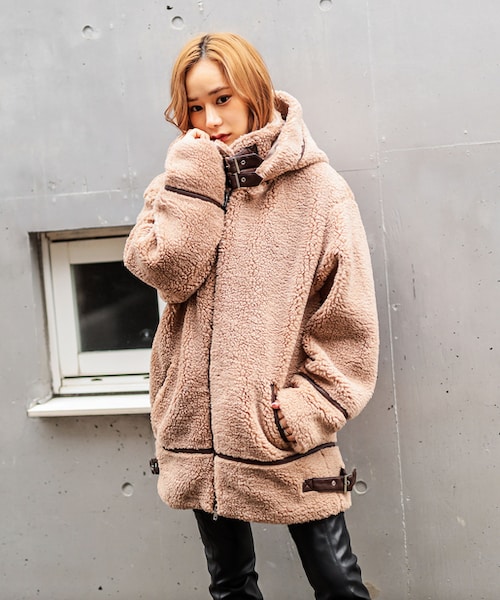 未使用に近い美品　バボラ　レディースフード付きジャケット　ホワイト×ネイビー　O 未使用に近い美品 バボラ レディースフード付きジャケット