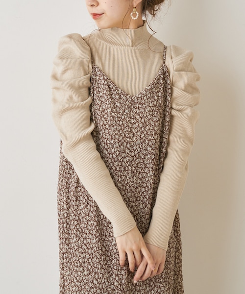 Chico（チコ）の「ハイネックパワショルリブニット（ニット/セーター・レディース・アイボリー/ライトベージュ/ピンクベージュ/ブラック・F）」の2枚目の写真