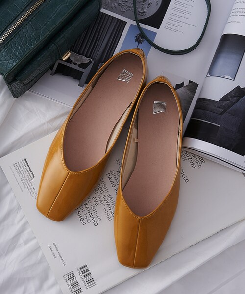 COLONY 2139（コロニートゥーワンスリーナイン）の「Vカットスクエアトゥフラットシューズ/ローヒールパンプス（パンプス・レディース・ベージュ/マスタード/モカ/ブラック/ブラックその他1・23/24/25）」の3枚目の写真