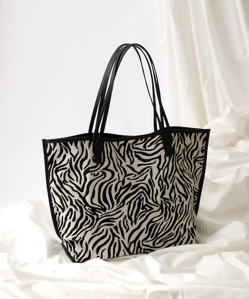 COLONY 2139（コロニートゥーワンスリーナイン）の「ジャガードビッグ