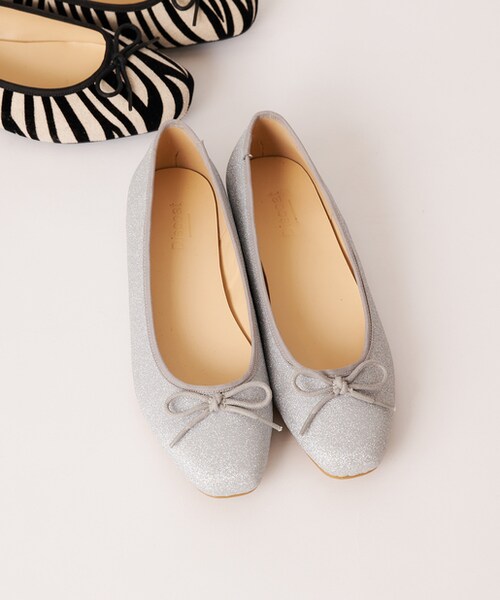 DISCOAT(ディスコート)の「【抗菌・消臭機能付き】バレーシューズ(パンプス・レディース・ピンクベージュ/ライトグレー/シルバー/ブラック・M/L)」の1枚目の写真