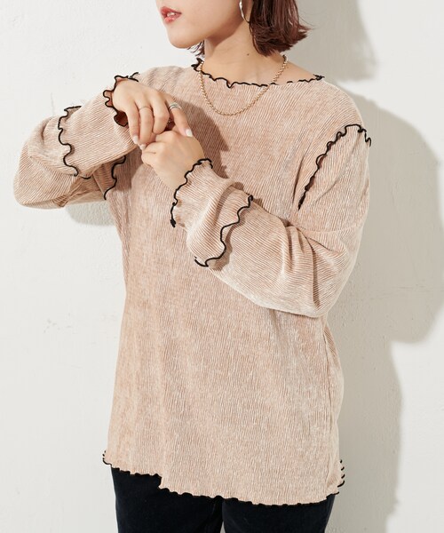 DISCOAT(ディスコート)の「ベロアプリーツメロー配色プルオーバー(Tシャツ/カットソー・レディース・ライトベージュ/モカ/サックスブルー・F)」の1枚目の写真