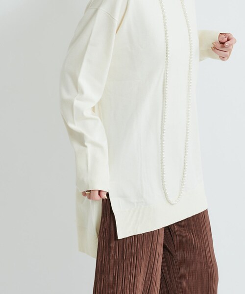 DouDou(ドゥドゥ)の「ボートネックプルオーバー(ニット/セーター・レディース・ホワイト/ベージュ/チャコールグレー・F)」の1枚目の写真