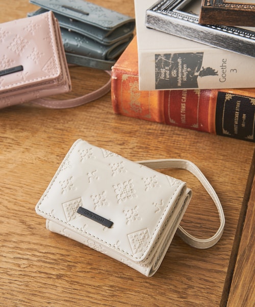 Daily russet（デイリー ラシット）の「エナメル三つ折り財布