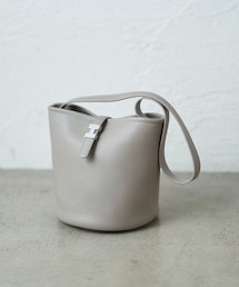 IACUCCIショルダーバッグ 中古・古着通販】IACUCCI (イアクッチ) テア型押しショルダー