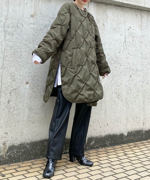 Kastane(カスタネ)の「柄刺繍キルティングコート(その他アウター・レディース・ブラウン/カーキ・F)」の2枚目の写真
