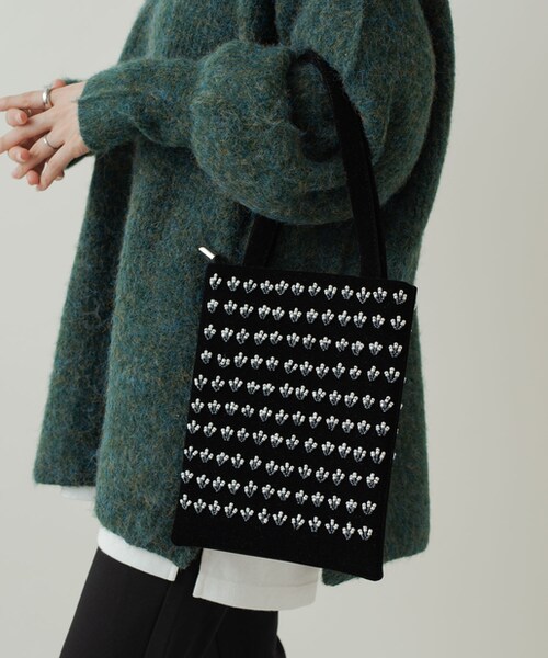 Kastane（カスタネ）の「ベロアビーズミニバッグ（ショルダーバッグ・レディース・ブラック/ブラックその他1/ブラックその他2・F）」の2枚目の写真