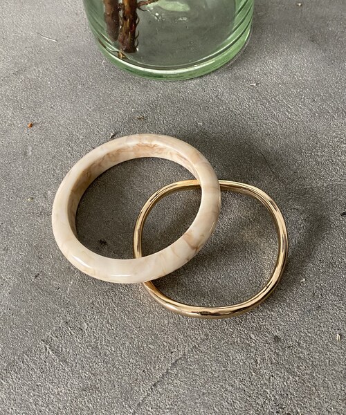 CAPRICIEUX LE'MAGE(カプリシューレマージュ)の「【GOLDY/ゴールディ】GOLDアクリル2SETバングル(リング・レディース・ホワイト/クリア/グリーン・F)」の1枚目の写真