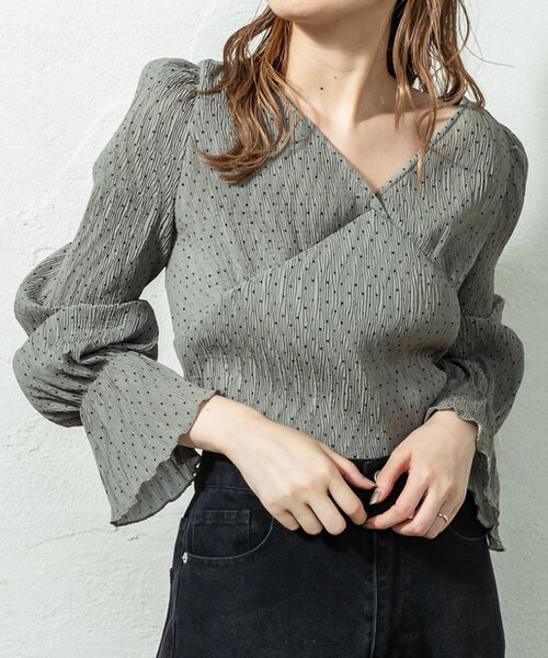 mystic（ミスティック）の「ドット楊柳パフブラウス（シャツ/ブラウス・レディース・アイボリー/カーキ/ブラック・F）」の2枚目の写真