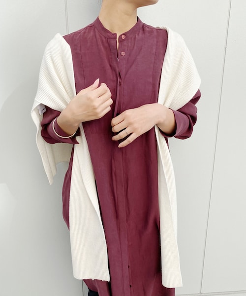 SHENERY（シーナリー）の「フロントヨーク切替シャツワンピース（ワンピース・レディース・オフホワイト/ベージュ/ボルドー/カーキ・F）」の2枚目の写真