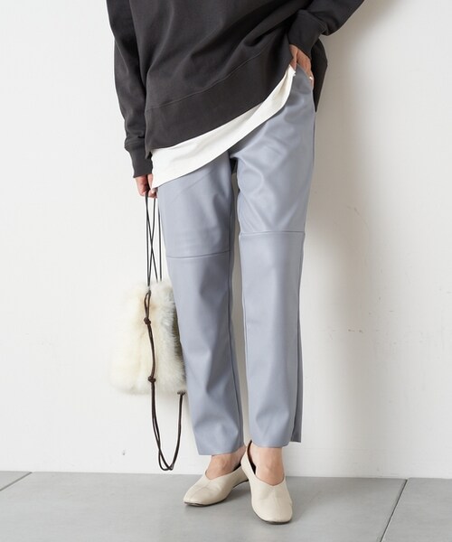 CIAOPANIC TYPY（チャオパニックティピー）の「フェイクレザーイージーパンツ（その他パンツ・レディース・ライトベージュ/ブルー/ブラウン・S/M）」の3枚目の写真