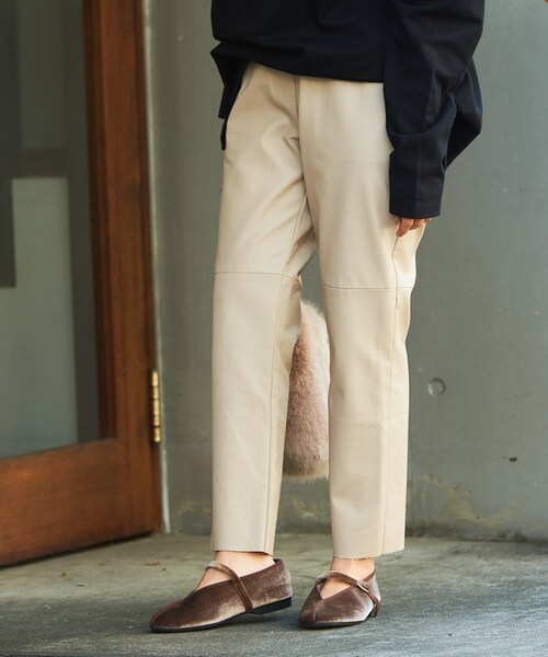 CIAOPANIC TYPY（チャオパニックティピー）の「フェイクレザーイージーパンツ（その他パンツ・レディース・ライトベージュ/ブルー/ブラウン・S/M）」の2枚目の写真