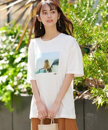 un dix cors（アンディコール）の「【《リラクシーな着心地》洗える】Girl PHOTO Tシャツ（Tシャツ/カットソー）」