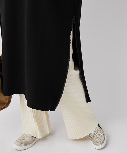 un dix cors(アンディコール)の「【リラックス感のある履き心地・手洗い可】ニットストレートパンツ(その他パンツ・レディース・ホワイト/チャコールグレー・F)」の1枚目の写真