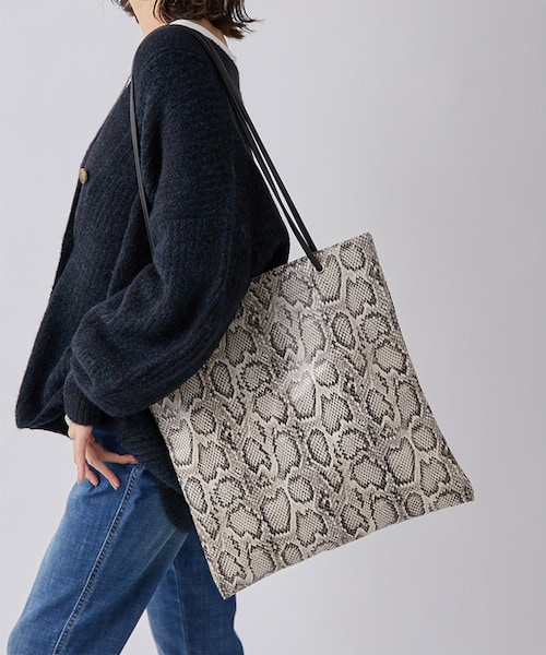 un dix cors(アンディコール)の「【サブバックにも使いやすい】パイソン柄トートBAG(トートバッグ・レディース・ホワイト・F)」の1枚目の写真