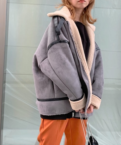 WHO'S WHO gallery（フーズフーギャラリー）の「フェイクムートンジャケット（ムートンコート・レディース・ブラウン/グレー/ブラック/ブラックその他2/アイボリー・F）」の2枚目の写真