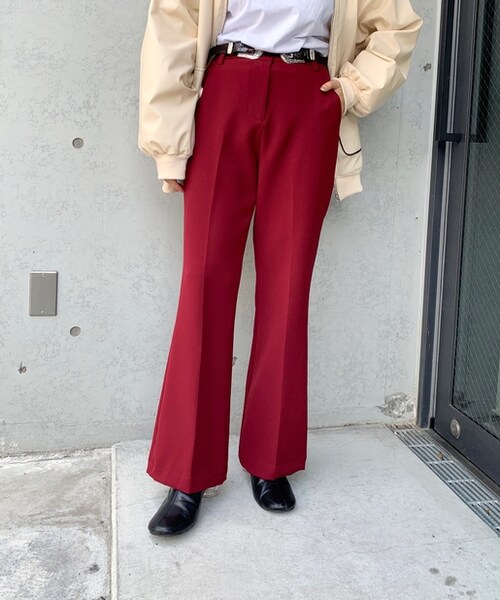 WHO'S WHO gallery（フーズフーギャラリー）の「フレアープレスパンツ（スラックス・レディース・パープル/ブラック/グレー/サックスブルー/ボルドー/ブルー・F）」の6枚目の写真