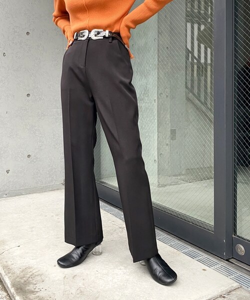 WHO'S WHO gallery（フーズフーギャラリー）の「フレアープレスパンツ（スラックス・レディース・パープル/ブラック/グレー/サックスブルー/ボルドー/ブルー・F）」の5枚目の写真