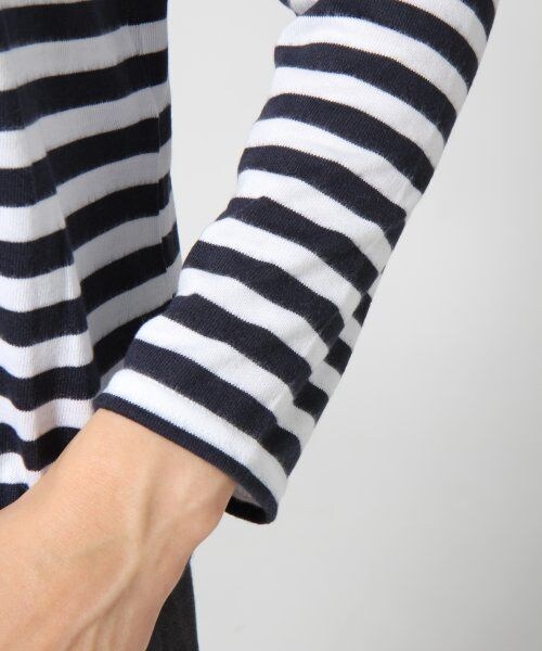 GLOBAL WORK（グローバルワーク）の「カットエリボーダープルオーバー長袖（トップス・レディース・ボーダー10/グレーボーダー18/ボルドーボーダー38・Ｍ/Ｌ）」の12枚目の写真