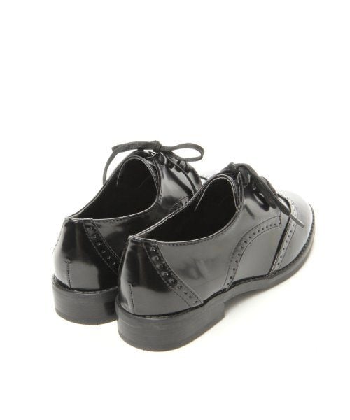 turno jeana（トゥールノジーナ）の「メダリオンシューズ（シューズ・レディース・ホワイト系/ブラック系・37(23～23.5)/38(24～24.5)）」の5枚目の写真