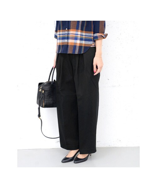 URBAN RESEARCH DOORS（アーバンリサーチドアーズ）の「タックワイドパンツ（パンツ・レディース・OFF WHITE/CAMEL/BLACK・36/38）」の6枚目の写真