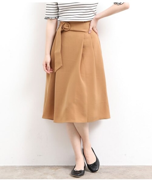 VIS（ビス）の「リングバックルベルト付きフレアスカート（スカート・レディース・キャメル/グリーン/キナリ・L/S/M）」の2枚目の写真