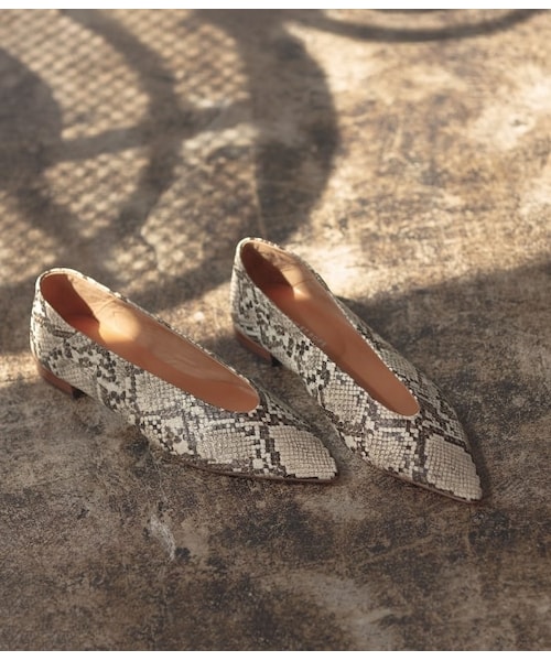 ADAM ET ROPE'（アダムエロペ）の「ポインテッドフラッドシューズ（シューズ・レディース・ベージュ系/パープル/ブラック/ベージュ・24.0/24.5/23.5/23.0/22.5）」の2枚目の写真