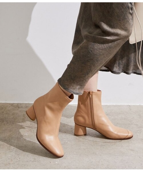 ADAM ET ROPE'（アダムエロペ）の「【一部WEB限定】ストレッチショートブーツ（シューズ・レディース・ブラック/ベージュ/オフホワイト・36.0/37.0/39.0/38.0）」の3枚目の写真